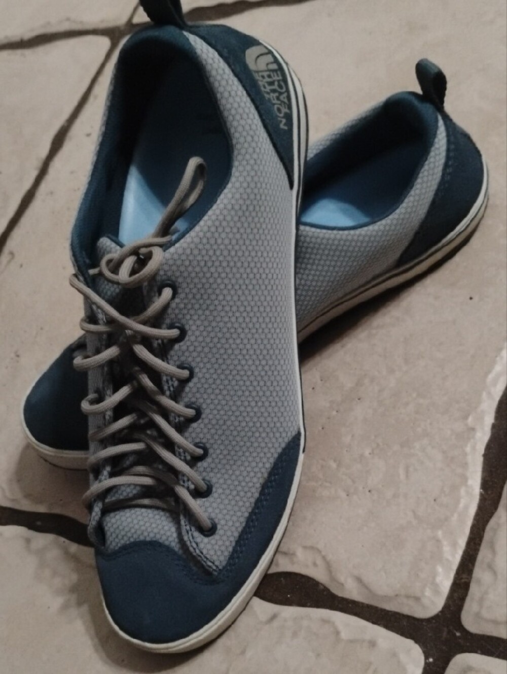 Women's The North Face Tennis Shoes 9.5 - Picture 4 of 6